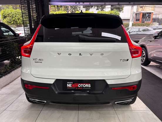 VOLVO-XC40-2019