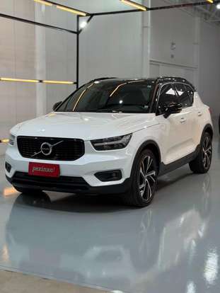 VOLVO-XC40-2019