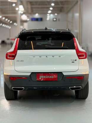 VOLVO-XC40-2019