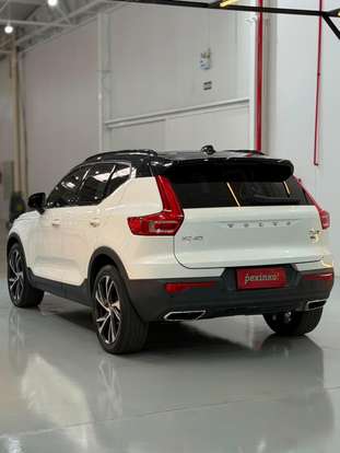 VOLVO-XC40-2019
