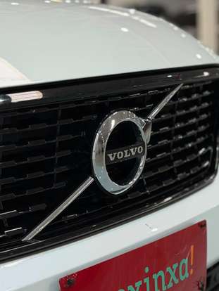 VOLVO-XC40-2019