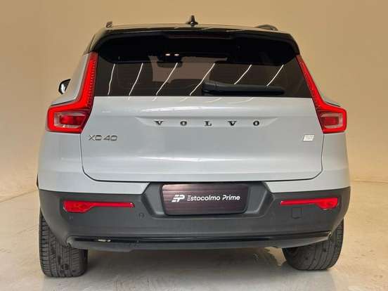 VOLVO-XC40-2021