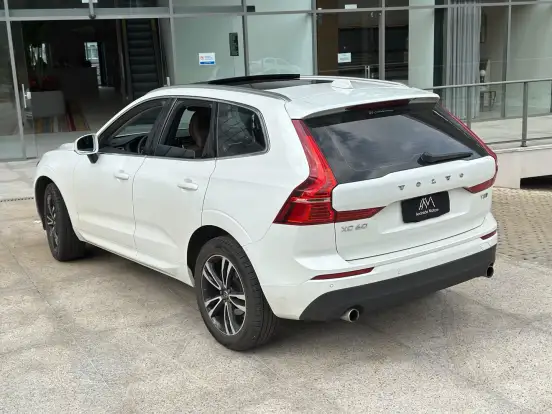 VOLVO-XC60-2.0 T5 GASOLINA MOMENTUM AWD GEARTRONIC VOLVO-XC60-2018