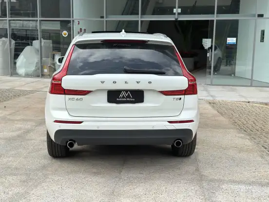 VOLVO-XC60-2.0 T5 GASOLINA MOMENTUM AWD GEARTRONIC VOLVO-XC60-2018