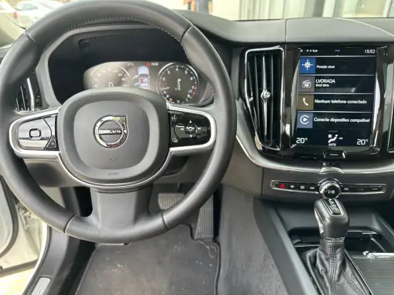 VOLVO-XC60-2018