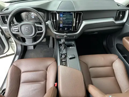 VOLVO-XC60-2.0 T5 GASOLINA MOMENTUM AWD GEARTRONIC VOLVO-XC60-2018