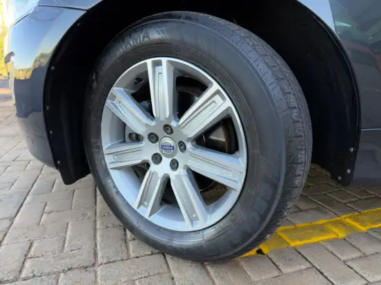 VOLVO-XC60-2016