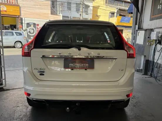 VOLVO-XC60-2015