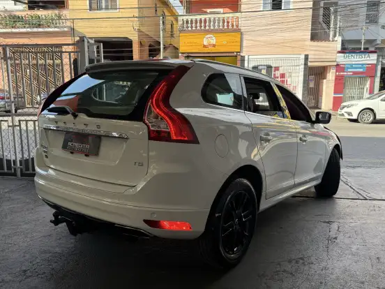 VOLVO-XC60-2015