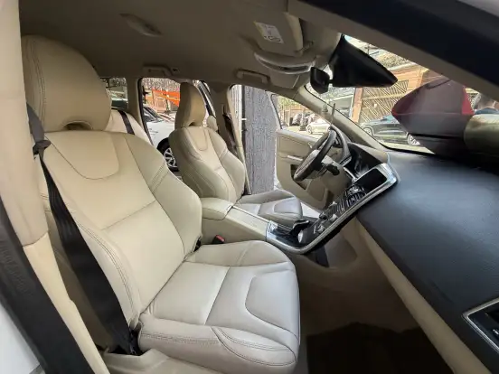 VOLVO-XC60-2015
