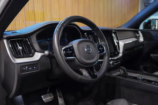 VOLVO-XC60-2019