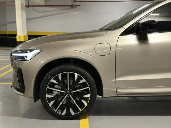 VOLVO-XC60-2025