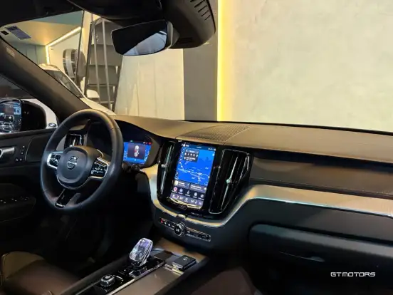 VOLVO-XC60-2023