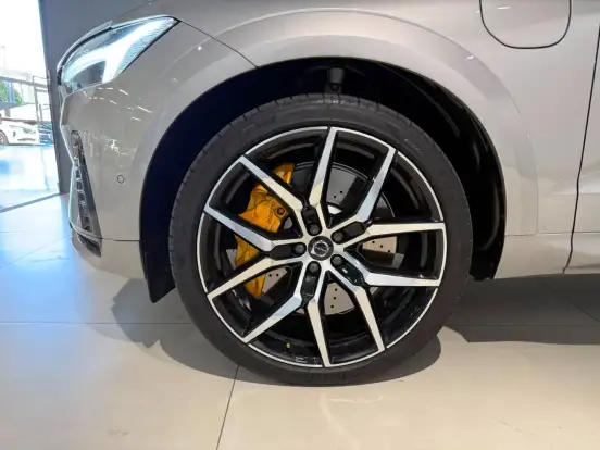 VOLVO-XC60-2023