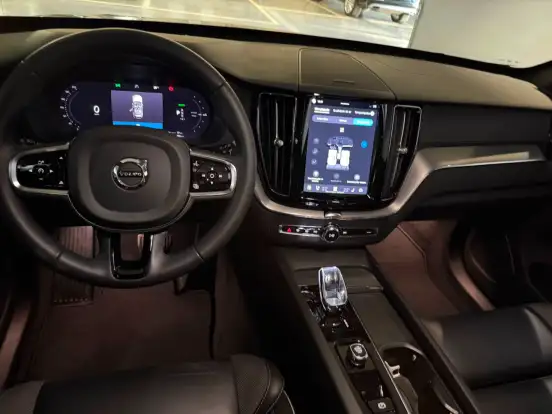 VOLVO-XC60-2023
