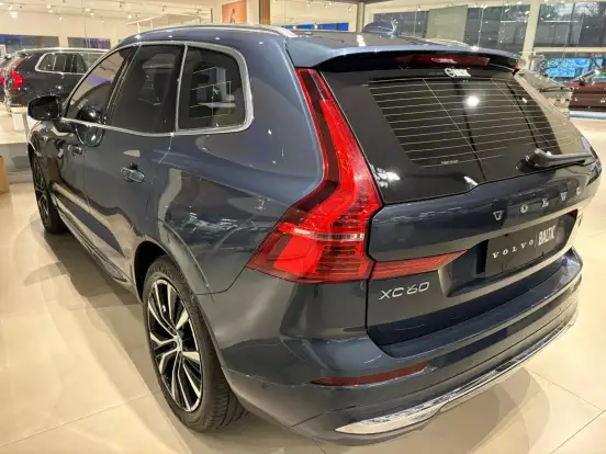 VOLVO-XC60-2022