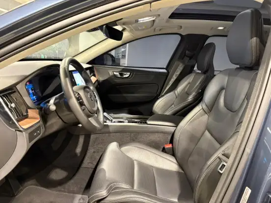 VOLVO-XC60-2022