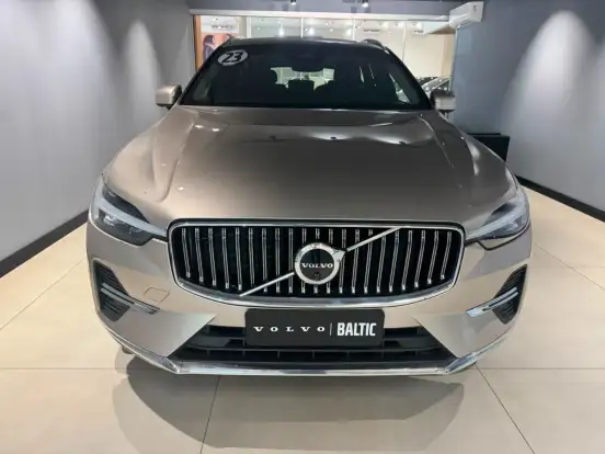 VOLVO-XC60-2022