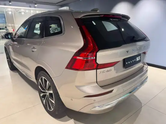 VOLVO-XC60-2022
