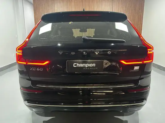 VOLVO-XC60-2024