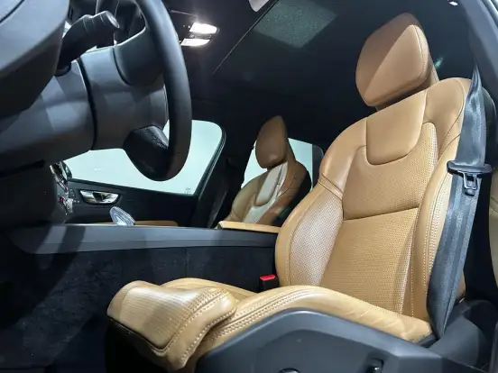 VOLVO-XC60-2024