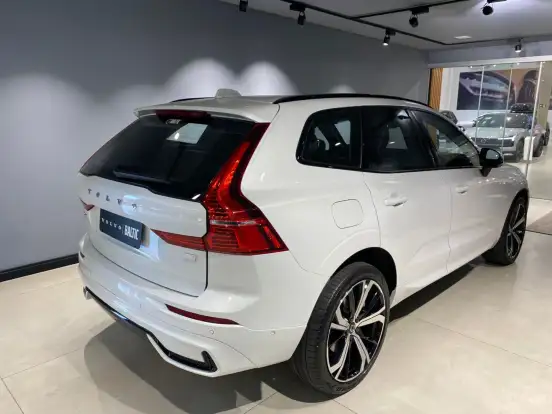 VOLVO-XC60-2022
