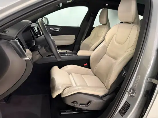 VOLVO-XC60-2024