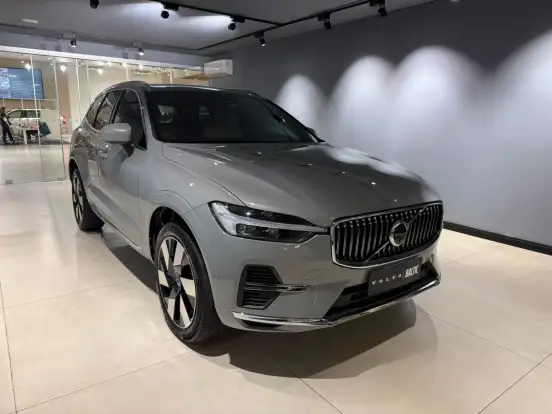 VOLVO-XC60-2024