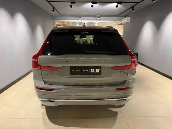 VOLVO-XC60-2024