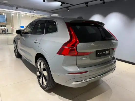 VOLVO-XC60-2024