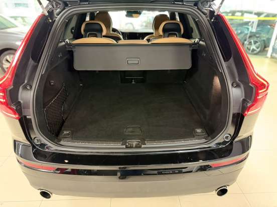 VOLVO-XC60-2018