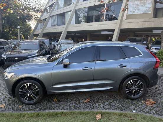 VOLVO-XC60-2020