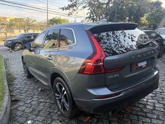 VOLVO-XC60-2020