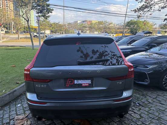VOLVO-XC60-2.0 T5 GASOLINA MOMENTUM AWD GEARTRONIC VOLVO-XC60-2020