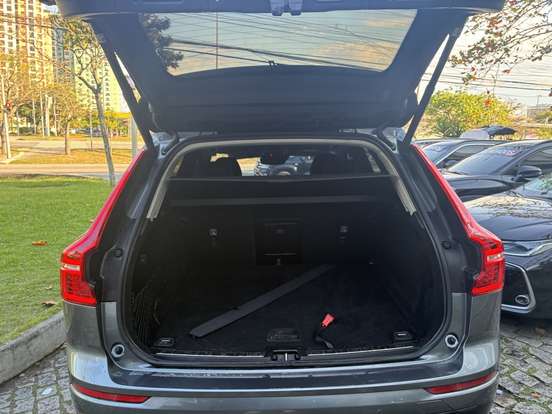 VOLVO-XC60-2020