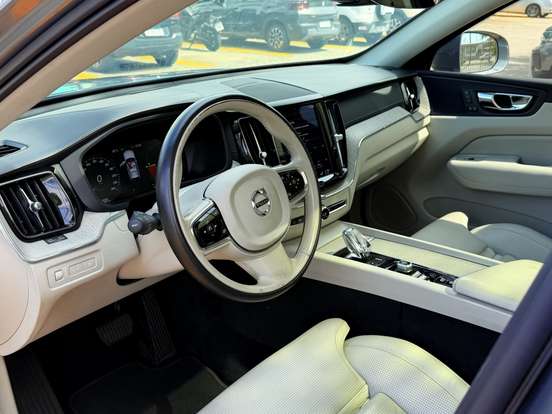 VOLVO-XC60-2019