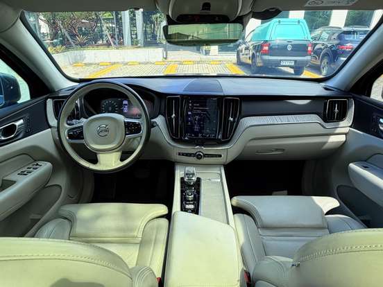 VOLVO-XC60-2019