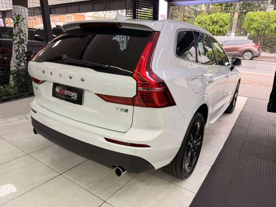 VOLVO-XC60-2020