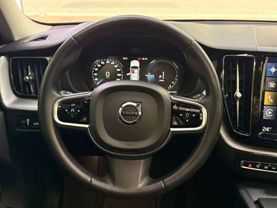 VOLVO-XC60-2.0 T8 HYBRID MOMENTUM AWD GEARTRONIC VOLVO-XC60-2020