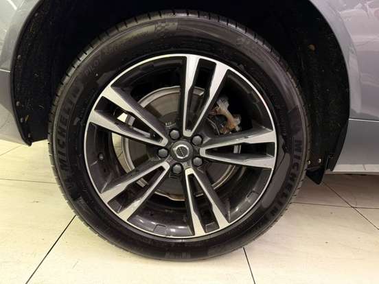 VOLVO-XC60-2.0 T8 HYBRID MOMENTUM AWD GEARTRONIC VOLVO-XC60-2020
