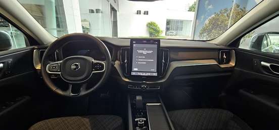 VOLVO-XC60-2025
