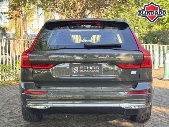 VOLVO-XC60-2021