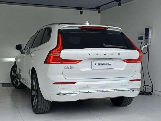 VOLVO-XC60-2022
