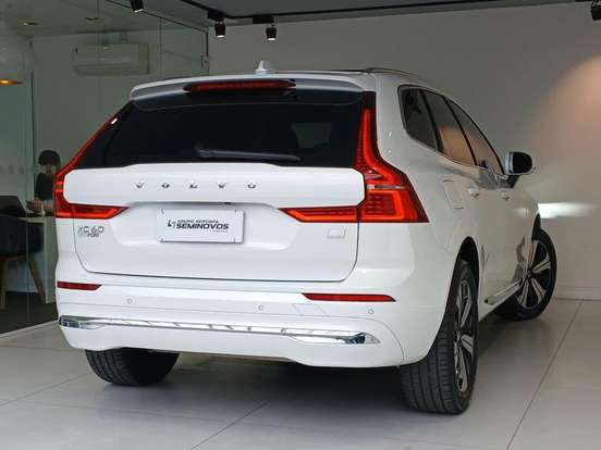 VOLVO-XC60-2022