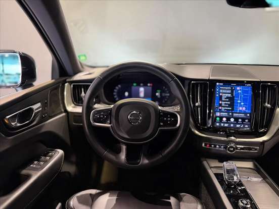 VOLVO-XC60-2022