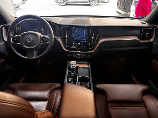 VOLVO-XC60-2022