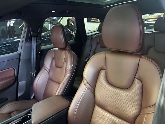 VOLVO-XC60-2022