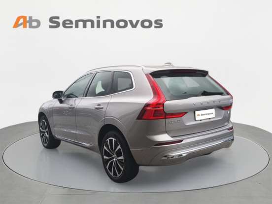 VOLVO-XC60-2023