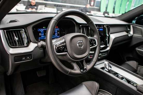 VOLVO-XC60-2022