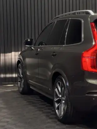VOLVO-XC90-2018